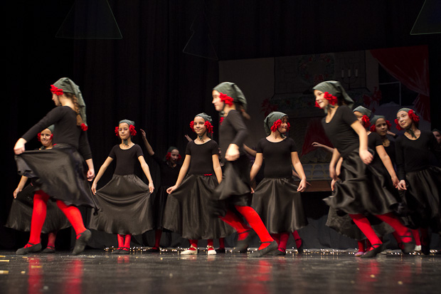 Plesna čestitka Zadarskog plesnog ansambla, Foto: Leo Banić Plesna čestitka Zadarskog plesnog ansambla, Foto: Leo Banić