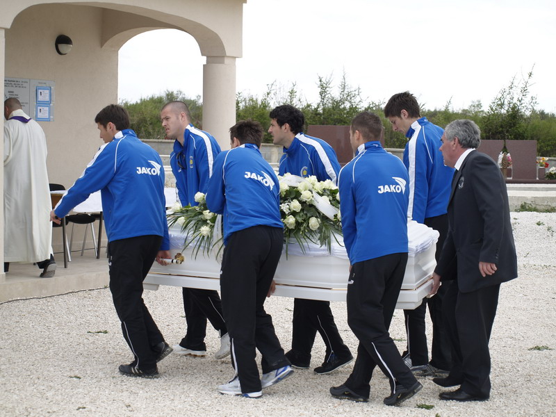 Posljednji ispracaj Hrvoja Custica, Murvica 5. travnja 2008, 12 sati Posljednji ispracaj Hrvoja Custica, Murvica 5. travnja 2008, 12 sati