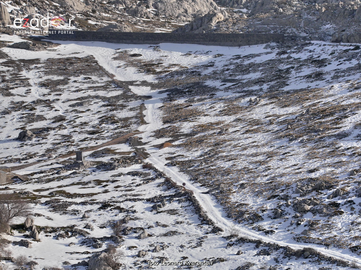 Tulove grede pod snježnim pokrivačem Tulove grede pod snježnim pokrivačem