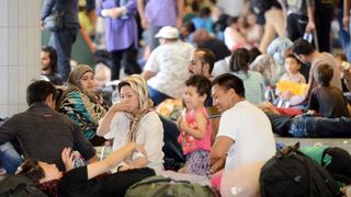 Izbjeglice i imigranti na željezničkom kolodvoru Keleti ulicama Budimpešte, Photo: Marko Jurinec/PIXSELL Izbjeglice i imigranti na željezničkom kolodvoru Keleti ulicama Budimpešte, Photo: Marko Jurinec/PIXSELL