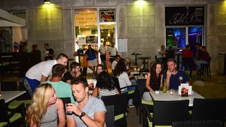 Klapa Contra oduševila u Teatro Baru i Zlatnom kutiću. Foto: Iva Perinčić Klapa Contra oduševila u Teatro Baru i Zlatnom kutiću. Foto: Iva Perinčić