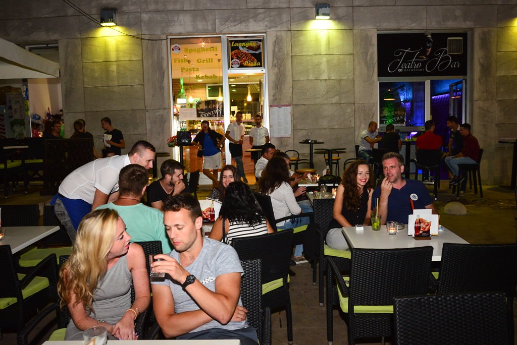 Klapa Contra oduševila u Teatro Baru i Zlatnom kutiću. Foto: Iva Perinčić Klapa Contra oduševila u Teatro Baru i Zlatnom kutiću. Foto: Iva Perinčić