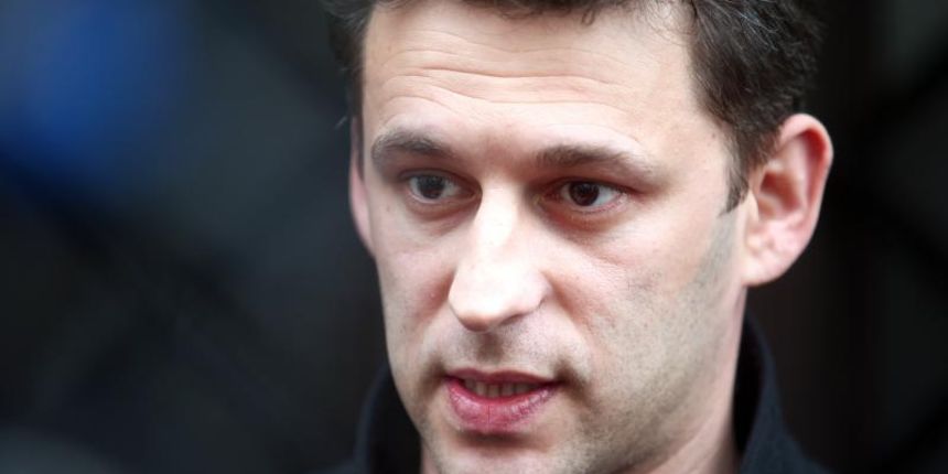 Zagreb – Bozo Petrov ispred sredisnjice MOST-a dao je izjavu okupljenim medijima. Photo: Sanjin Strukic/PIXSELL