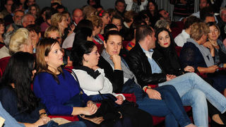 Zadar, 19.10.2012. snimio: Nenad Marčev
komedija
D. Kovačević: PROFESIONALAC ili Tužna komedija po Luki,
Kazališna družina ”Glumci u Zagvozdu” &
SATIRIČKO KAZALIŠTE KEREMPUH
redatelj: Bogdan Diklić
igraju: D. Ljuština, V. Mlikota,
A. Zadar, 19.10.2012. snimio: Nenad Marčev
komedija
D. Kovačević: PROFESIONALAC ili Tužna komedija po Luki,
Kazališna družina ”Glumci u Zagvozdu” &
SATIRIČKO KAZALIŠTE KEREMPUH
redatelj: Bogdan Diklić
igraju: D. Ljuština, V. Mlikota,
A.