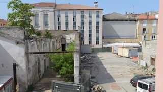 Iako se priblizava pocetak turisticke sezone, stara gradska jezgra pretvorena je u veliko gradiliste. Photo: Dino Stanin/PIXSELL Autor Dino Stanin/PIXSELL Ključne riječi bager, turisticka sezona, skele, raskopano, cesta, radovi, Iako se priblizava pocetak turisticke sezone, stara gradska jezgra pretvorena je u veliko gradiliste. Photo: Dino Stanin/PIXSELL Autor Dino Stanin/PIXSELL Ključne riječi bager, turisticka sezona, skele, raskopano, cesta, radovi,