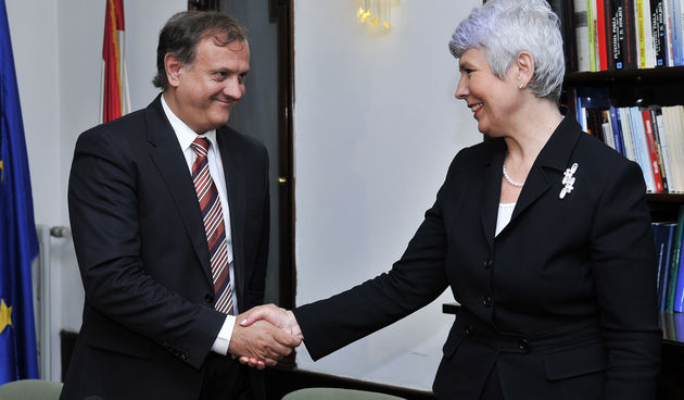 Ministarstvo pravosudja. Premijerka Jadranka Kosor na radnom sastanku povodom imenovanja novog ministra pravosudja Drazena Bosnjakovica nakon odlaska trenutacnog ministra Ivana Simonovica na novo radno mjesto u UN. Na slici: Premijerka jadranka Kosor sa D