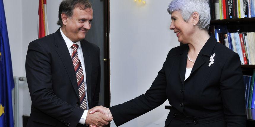 Ministarstvo pravosudja. Premijerka Jadranka Kosor na radnom sastanku povodom imenovanja novog ministra pravosudja Drazena Bosnjakovica nakon odlaska trenutacnog ministra Ivana Simonovica na novo radno mjesto u UN. Na slici: Premijerka jadranka Kosor sa D