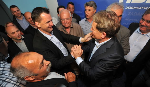 Zadar, 190513.
Lokalni izbori 2013.
Stozer HDZ-a.
HDZ slavi pobjedu na lokalnim izborima. Prema nesluzbenim rezultatima pobijedili su u utrci za zupanijsku skupstinu, gradsko vijece, stari novi zupan Stipe Zrilic je takodjer premocno pobijedio, a Bozidar