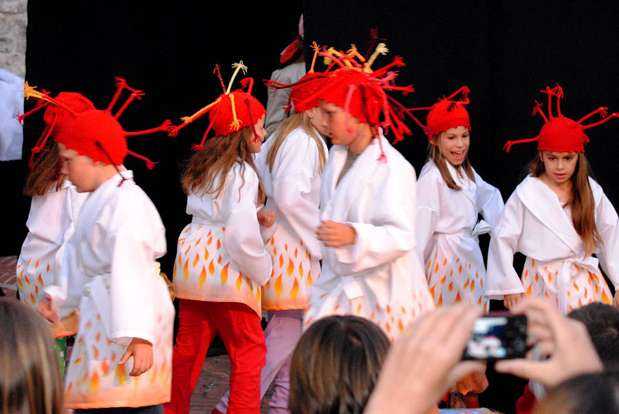 Polaznici dramsko lutkarske radionice Donatolina iz Kazališta lutaka Zadar gostovali su na ovogodišnjem Međunarodnom dječjem festivalu u Šibeniku sa predstavom “Šuma Striborova”, foto: Dino Bara Polaznici dramsko lutkarske radionice Donatolina iz Kazališta lutaka Zadar gostovali su na ovogodišnjem Međunarodnom dječjem festivalu u Šibeniku sa predstavom “Šuma Striborova”, foto: Dino Bara