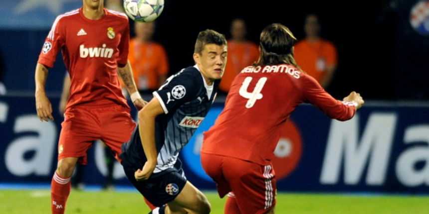 Zagreb, 140911.Stadion Maksimir.Nogometna utakmica 1. kola Uefine Lige prvaka skupine D, izmedju Dinama i Real iz Madrida.Na slici: Mateo Kovacic izmedju Sergia Ramosa i Angel Di Marie.Foto: Drago Sopta / CROPIX Zagreb, 140911.Stadion Maksimir.Nogometna utakmica 1. kola Uefine Lige prvaka skupine D, izmedju Dinama i Real iz Madrida.Na slici: Mateo Kovacic izmedju Sergia Ramosa i Angel Di Marie.Foto: Drago Sopta / CROPIX