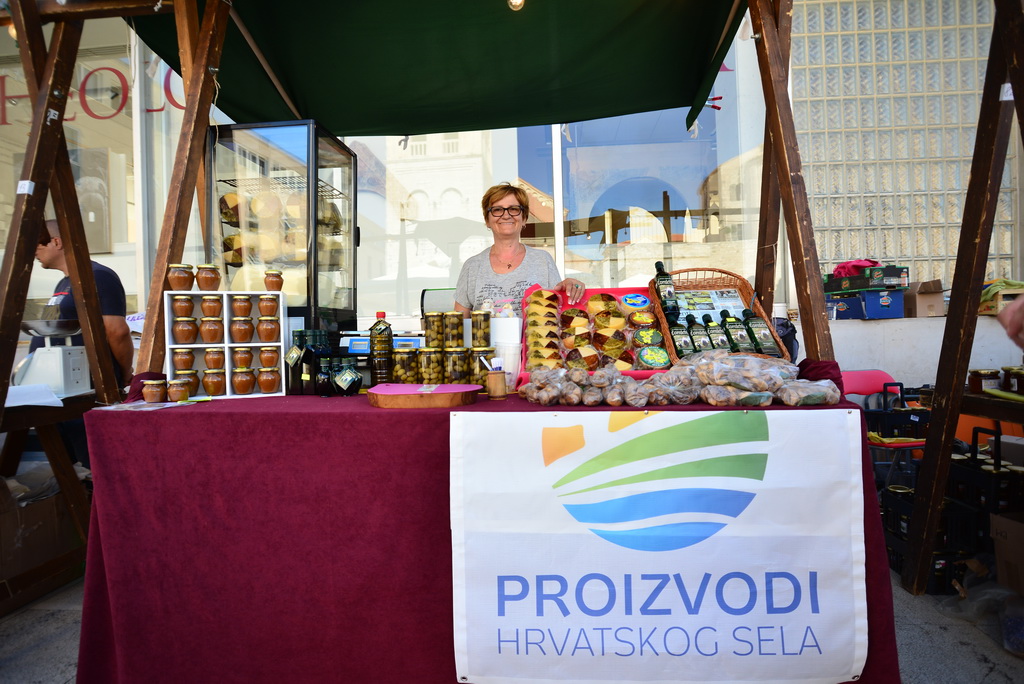 Sajam proizvodi hrvatskog sela na zadarskom Forumu