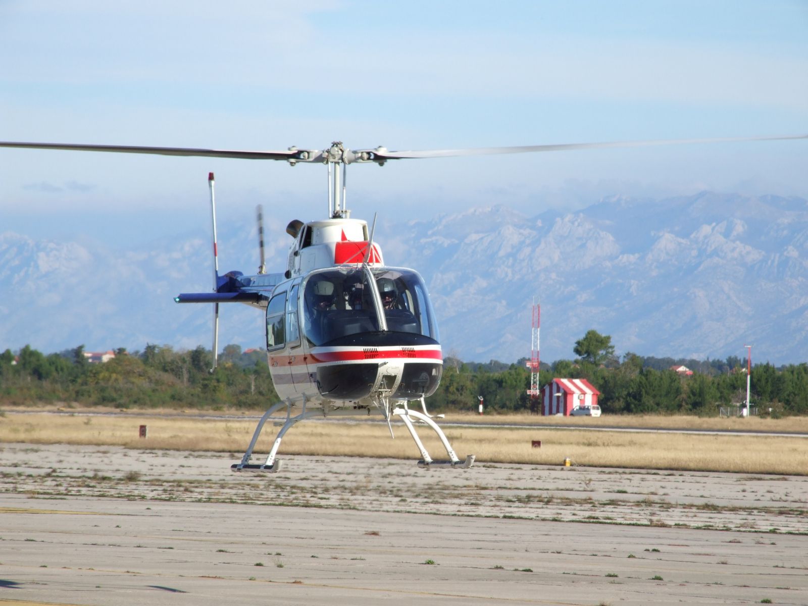 Zemunik: Započela obuka pilota u helikopteru Zemunik: Započela obuka pilota u helikopteru