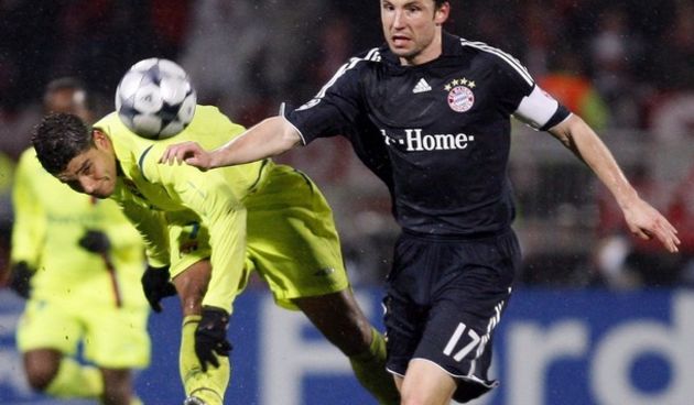 Van Bommel (Reuters)