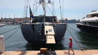 27.06.2013., Zadar – Luksuzna jahta u vlasnistvu medijskog magnata Ruperta Murdocha nalazi se usidrena u zadarskoj marini. Brod je dugacak 68 metara, glavni jarbol je iste visine. Cijena najma ove jahte na tjedan je 295.000 eura, odnosno 2,2 milijuna ku 27.06.2013., Zadar – Luksuzna jahta u vlasnistvu medijskog magnata Ruperta Murdocha nalazi se usidrena u zadarskoj marini. Brod je dugacak 68 metara, glavni jarbol je iste visine. Cijena najma ove jahte na tjedan je 295.000 eura, odnosno 2,2 milijuna ku