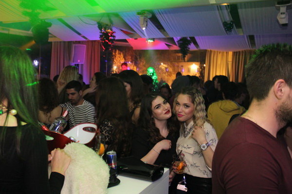 Vikend u Ledani Lounge & Baru: Red Hot Friday Night i Saturday White Fever. Vikend u Ledani Lounge & Baru: Red Hot Friday Night i Saturday White Fever.