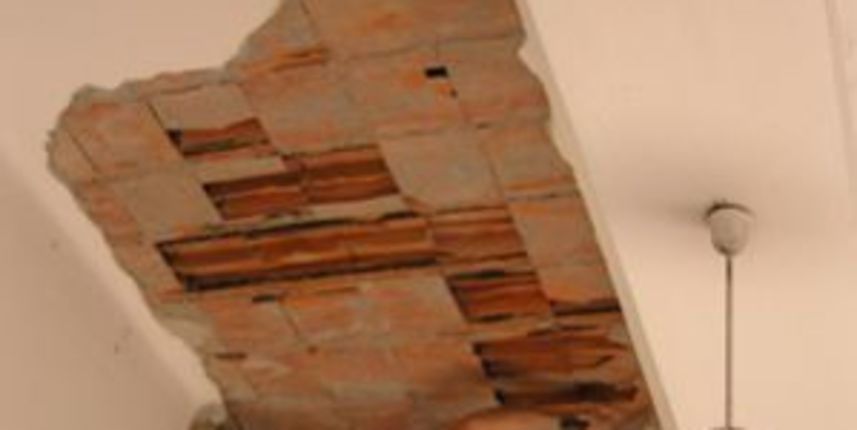 Urušen strop škole u Labinu (Foto: Barkun.hr) Urušen strop škole u Labinu (Foto: Barkun.hr)