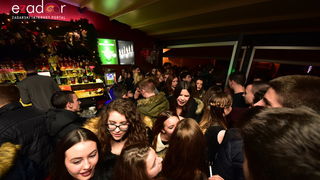 Tisuće Zadrana uživalo na krcatom Narodnom trgu i Tgu Petra Zoranića uz Tomislava Bralića i klapu Intrade Tisuće Zadrana uživalo na krcatom Narodnom trgu i Tgu Petra Zoranića uz Tomislava Bralića i klapu Intrade