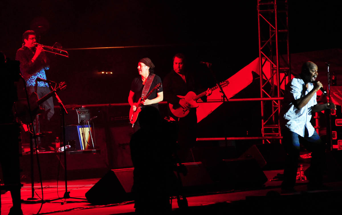 Zadar, 29.07.2013. snimio: Nenad Marčev 
Koncert Carlos Santana 
Prostor pored dvorane u Jazinama