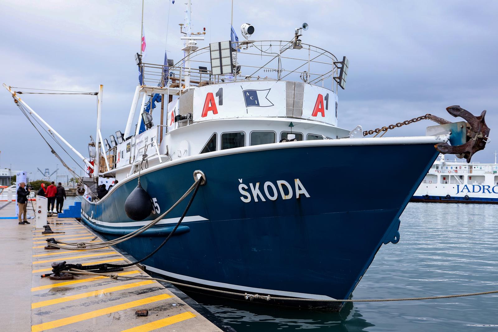 Ekološka manifestacija “Uz more, za more: zelena misija za održivu budućnost Hrvatske” održala se danas na plivarici Škoda koja je jutros u 11 sati isplovila iz zadarske luke Gaženica prema Ugljanu gdje će se provela akcija izvlačenja odbačenih ribarskih Ekološka manifestacija “Uz more, za more: zelena misija za održivu budućnost Hrvatske” održala se danas na plivarici Škoda koja je jutros u 11 sati isplovila iz zadarske luke Gaženica prema Ugljanu gdje će se provela akcija izvlačenja odbačenih ribarskih