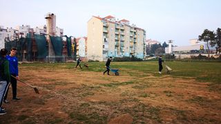 Zadarska dica u akciji obnove nogometnog igrališta kod Bagata