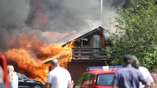 Požar na ŠRC Jelenovac, grad prekriven dimom, zaustavljeni autobusi…