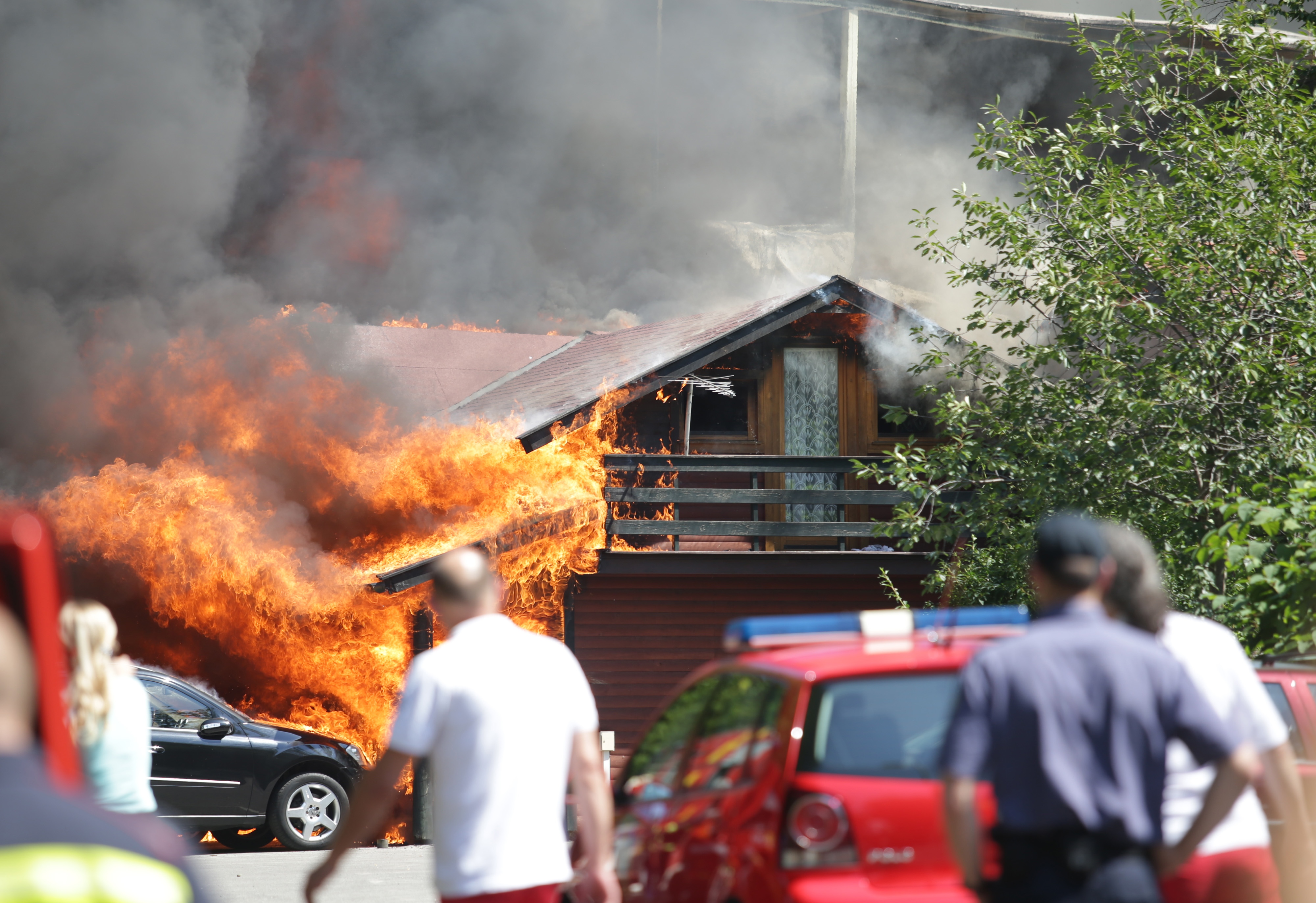 Požar na ŠRC Jelenovac, grad prekriven dimom, zaustavljeni autobusi…