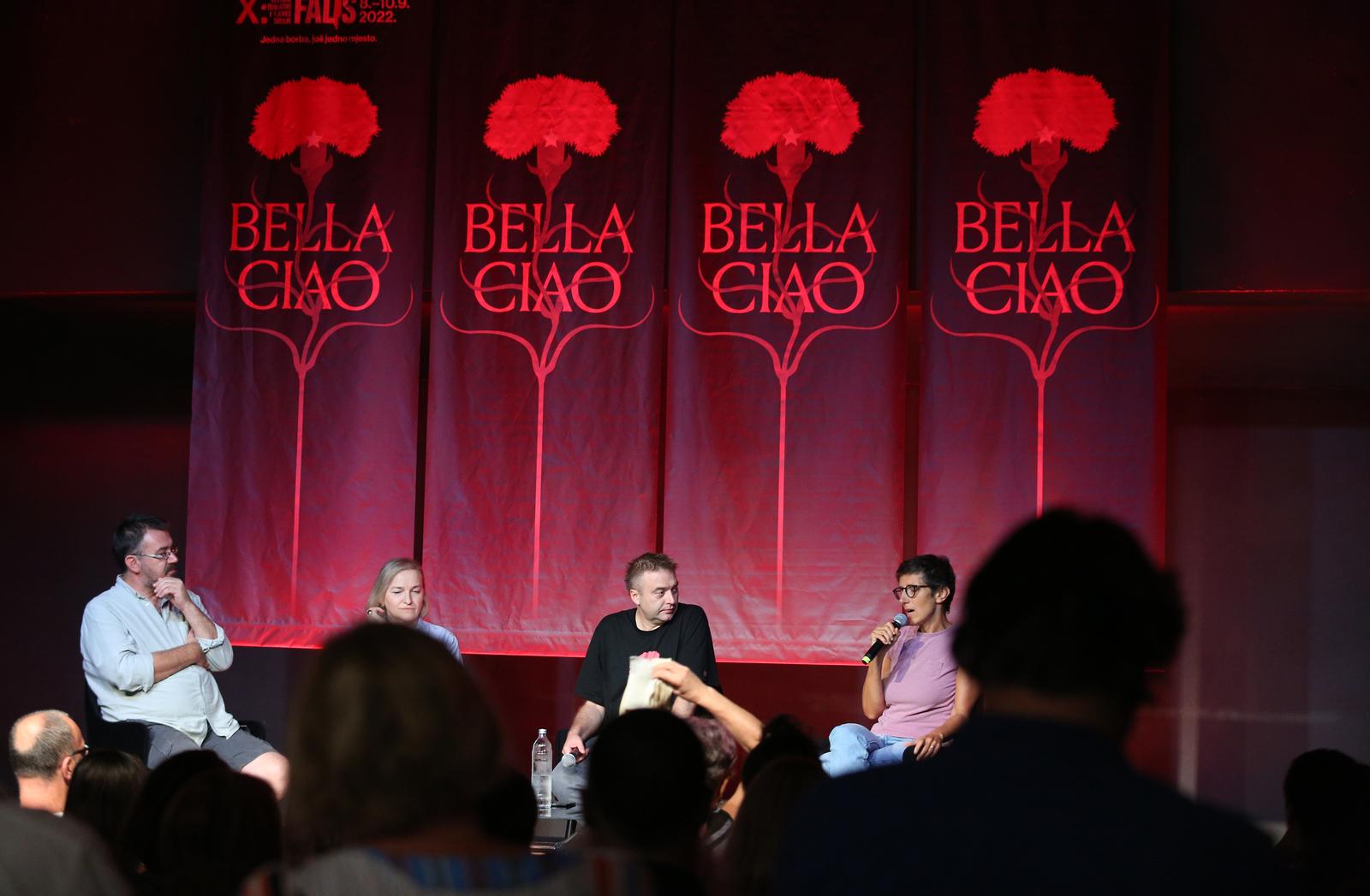 U kući umjetnosti Arsen održan okrugli stol: ‘Novinarstvo kao javno dobro ili korporativno zlo’ U kući umjetnosti Arsen održan okrugli stol: ‘Novinarstvo kao javno dobro ili korporativno zlo’