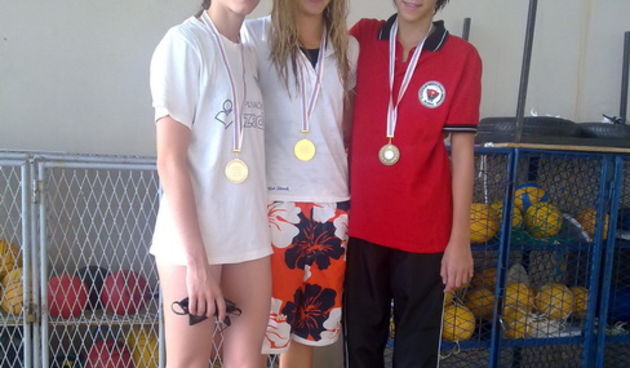 Laura Cizmin na postolju