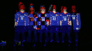 Zagreb, 240110.
U zagrebackom HNK veceras je premijerno izvedena predstava Srce moje kuca za nju. Montaz stroj i Plesni centar Tala inscenirali su legendarnu nogometnu utakmicu Hrvatske protiv Engleske iz 2007. g. kada je Hrvatska pobijedila na Wembley st