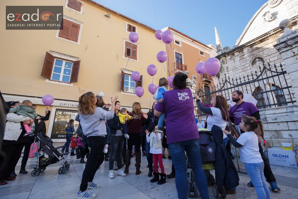 Zadarski Palčići pustili u zrak stotine ljubičastih balona