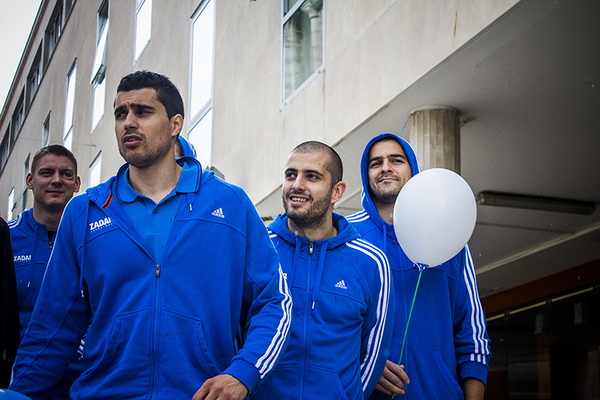 Druženje s košarkašima Zadra u Caffe baru Forum, Foto: Mia Čop Druženje s košarkašima Zadra u Caffe baru Forum, Foto: Mia Čop