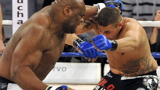 Split, 270310.
Veceras se u Spaladium Areni odrzava spektakl “Obracun u ringu 10” povodom 15-te obljetnice boksackog kluba Pit Bull. Borci ce nastupiti u 17 atraktivnih K1 i MMA ( ultimate fight) borbama.
Na fotografiji: Bob Sapp i Sascha Weinpolter.
Foto