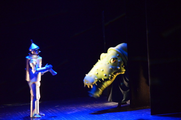 U Kazalištu lutaka Zadar odigrana je predstava “Čarobnjak iz Oza” u režiji Dražena Ferenčine. Foto: Iva Perinčić U Kazalištu lutaka Zadar odigrana je predstava “Čarobnjak iz Oza” u režiji Dražena Ferenčine. Foto: Iva Perinčić