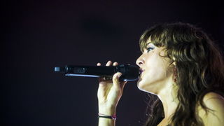 Zagreb, 030612.
Francuska pjevacica Zaz, pravog imena Isabelle Geffroy, kojoj je planetarnu slavu donio singl Je veux, odrzala je veceras koncert pred prepunom dvoranom Doma sportova.
Foto: Neja Markicevic / CROPIX