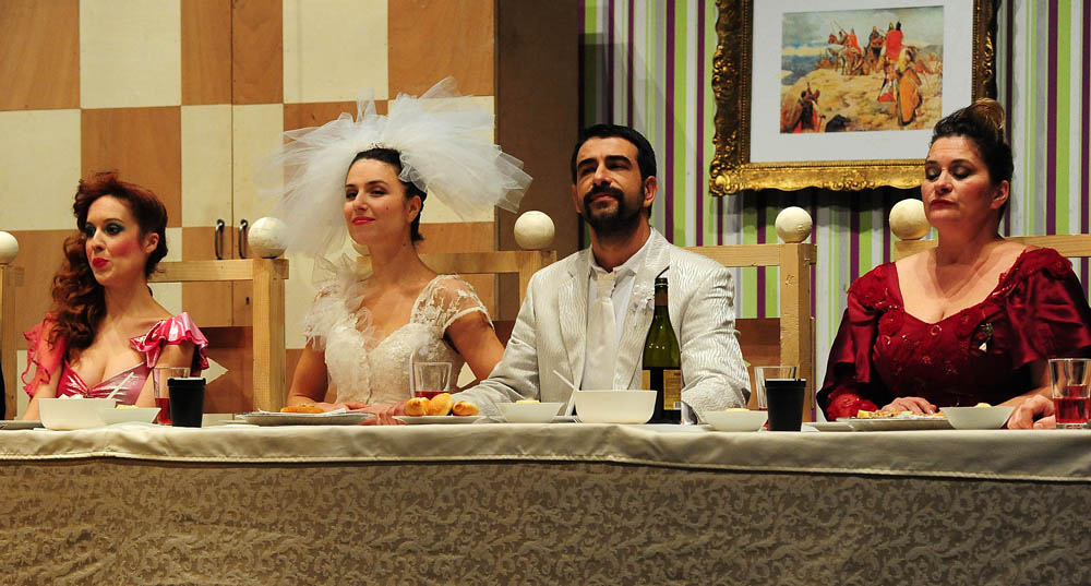 Zadar, 28.01.2013. snimio: Nenad Marčev 
HNK Šibenik 
Drama 
Bertolt Brecht: 
Pir malograđana 
redatelj: Dražen Ferenčina 
igraju: Žarko Potočnjak, Janko Popović – Volarić 
Helena Minić , Robert Ugrina, Vinko Štefanac 
Oriana Kunčić, Franka