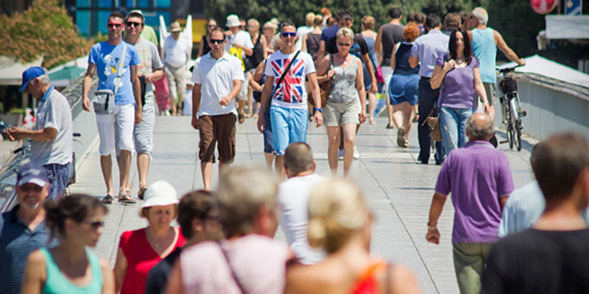 Đir po gradu 10. srpnja 2012. turisti, guzva, ljudi (foto:Saša Čuka) Đir po gradu 10. srpnja 2012. turisti, guzva, ljudi (foto:Saša Čuka)