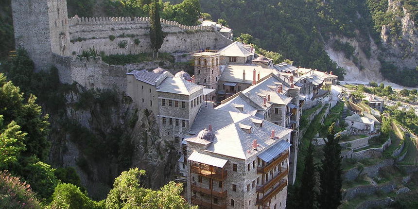 Brdo Atos – Grčka (Foto: sacred-destinations.com) Brdo Atos – Grčka (Foto: sacred-destinations.com)