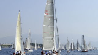 Split, 240911.
Na 80.Mrduja jubilarnoj regati izislo 242 plovila u borbu za veliki trofej. Na startu vjetar nije bio naklonjen jedrilicarima pa su mnogi satima plutali u bonaci.
Na slici: pred start.
Foto: Jadran Babic / CROPIX