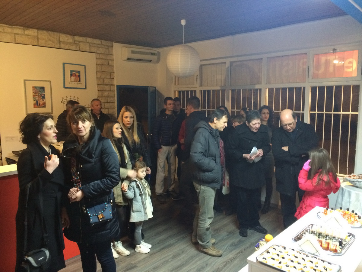 Slikarica Matea Bugarija u Bibinjama predstavila izložbu “Enigma” Slikarica Matea Bugarija u Bibinjama predstavila izložbu “Enigma”