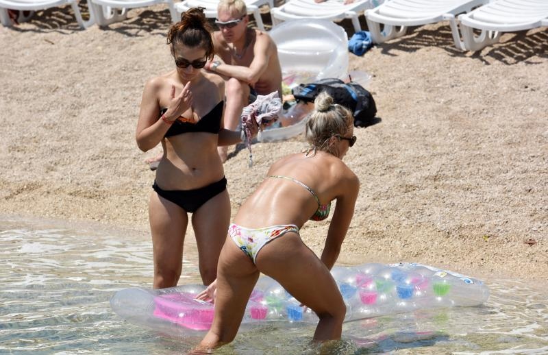 Posljednji dan Love International Festivala u Tisnom privukao je veliki broj mladih iz cijele Europe, a najviče iz Velike Britanije. Photo: Hrvoje Jelavić/PIXSELL Posljednji dan Love International Festivala u Tisnom privukao je veliki broj mladih iz cijele Europe, a najviče iz Velike Britanije. Photo: Hrvoje Jelavić/PIXSELL