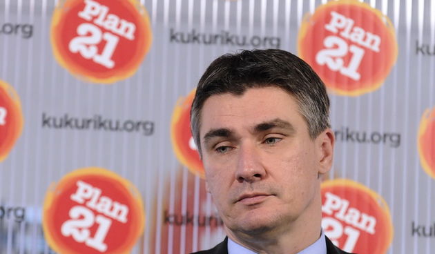 Zagreb, 271011.
Press konferencija predsjednika SDP-a Zorana Milanovica. Tema press konferencije je bilo saznanje da DORH istrazuje HDZ.
Na fotografiji: predsjednik SDP-a Zoran Milanovic. 
Foto: Admir Buljubasic / CROPIX