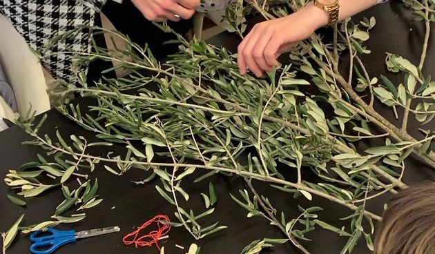 Radionica pletenja maslinovih grančica u Edukativnoj dvorani Kneževe palače Radionica pletenja maslinovih grančica u Edukativnoj dvorani Kneževe palače