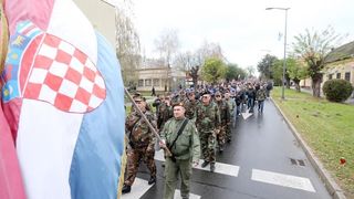 Vukovar – Dan sjecanja na zrtvu Vukovara 1991. – 2014. pod sloganom Vukovar – mjesto posebnog pijeteta. 23. je obljetnica stradavanja i zrtve Vukovara u Domovinskom ratu. Sudionici Kolone sjecanja prolaze ulicama grada do Memorijalnog groblja zrtava iz Do Vukovar – Dan sjecanja na zrtvu Vukovara 1991. – 2014. pod sloganom Vukovar – mjesto posebnog pijeteta. 23. je obljetnica stradavanja i zrtve Vukovara u Domovinskom ratu. Sudionici Kolone sjecanja prolaze ulicama grada do Memorijalnog groblja zrtava iz Do