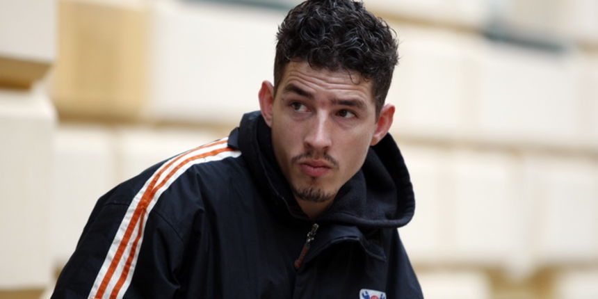 Zadar, 091210
Izricanje presude Elvisu Sopicu koji je optuzen da je ubio taksista Igora Custica u selu Korlat kraj Benkovca. Zupanijski sud u Zadru.
Na slici: brat optuzenoga Elvisa Sopica.
Foto: Jure Miskovic / CROPIX Zadar, 091210
Izricanje presude Elvisu Sopicu koji je optuzen da je ubio taksista Igora Custica u selu Korlat kraj Benkovca. Zupanijski sud u Zadru.
Na slici: brat optuzenoga Elvisa Sopica.
Foto: Jure Miskovic / CROPIX