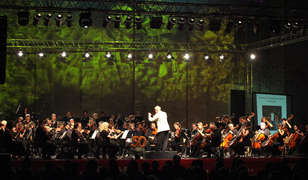 Na rimskom Forumu svecano su otvorene 50. Glazbene veceri u Sv. Donatu. Nastupila je Zagrebacka filharmonija pod ravnanjem dirigenta Pavla Despalja. Veceri je otvorio predsjednik Ivo Josipovic. Foto: Vladimir Ivanov / CROPIX