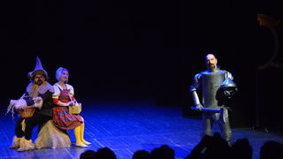 U Kazalištu lutaka Zadar odigrana je predstava “Čarobnjak iz Oza” u režiji Dražena Ferenčine. Foto: Iva Perinčić U Kazalištu lutaka Zadar odigrana je predstava “Čarobnjak iz Oza” u režiji Dražena Ferenčine. Foto: Iva Perinčić