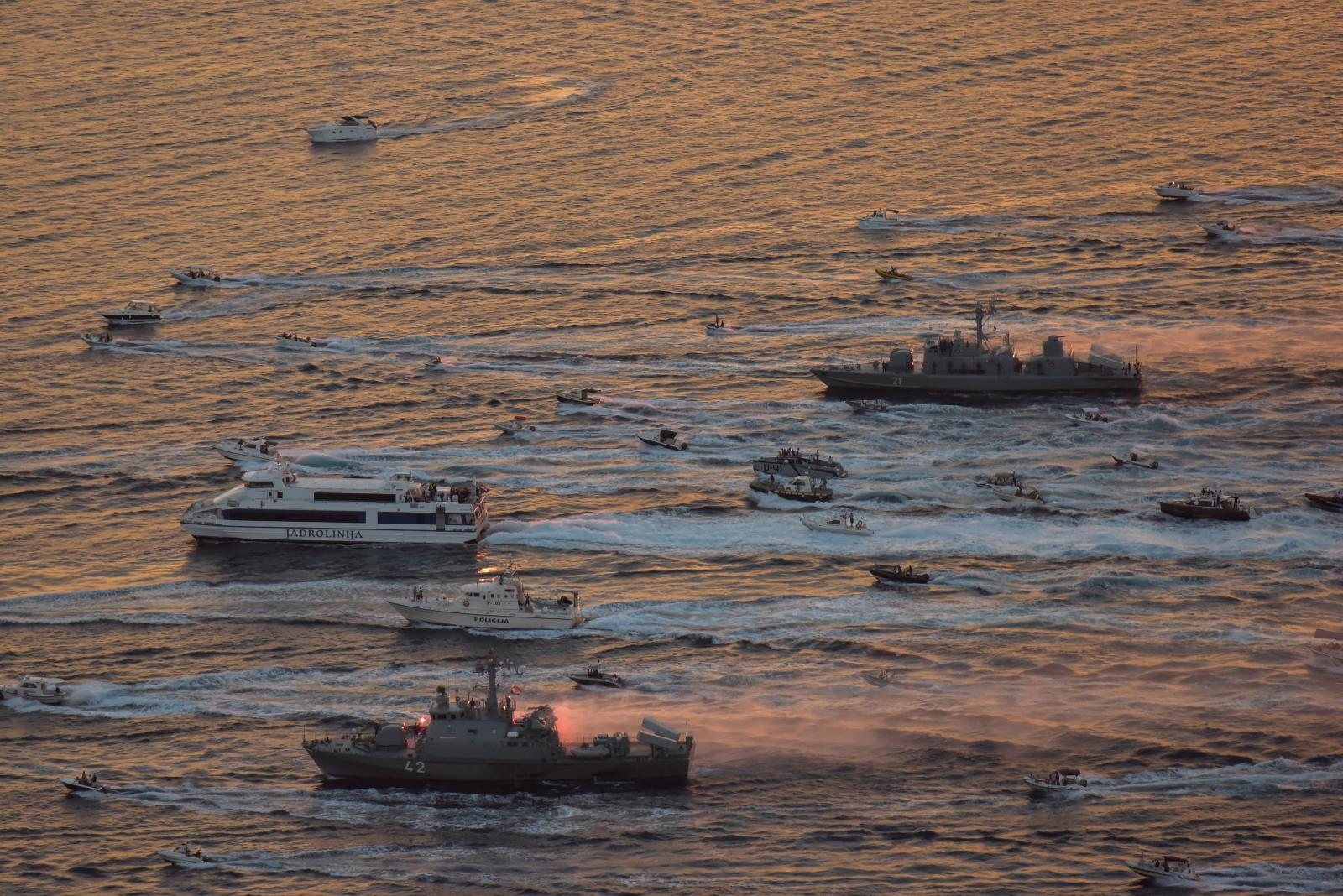 Splićani ispratili Olivera na posljednju plovidbu – fotografije iz zraka