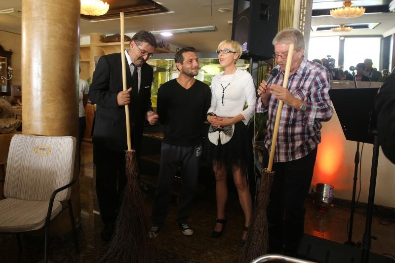 Zadar – Poznati zadarski ugostitelj Erik Pavin na rucak je pozvao djelatnike Cistoce koji su mogli gustati u vrhunskom ribljem meniju. Photo: Filip Brala/PIXSEL Zadar – Poznati zadarski ugostitelj Erik Pavin na rucak je pozvao djelatnike Cistoce koji su mogli gustati u vrhunskom ribljem meniju. Photo: Filip Brala/PIXSEL