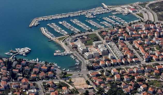 Zadar iz zraka: Uvala Dražanica i marina Vitrenjak. Foto: Dino Stanin/PIXSELL