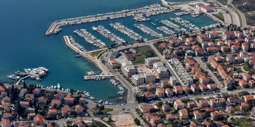 Zadar iz zraka: Uvala Dražanica i marina Vitrenjak. Foto: Dino Stanin/PIXSELL